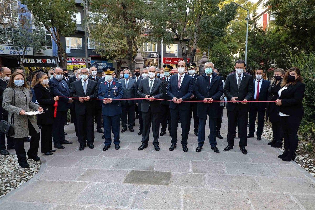 gazi mustafa kemal ataturk u aramizdan ayrilisinin 82 yilinda saygiyla andik