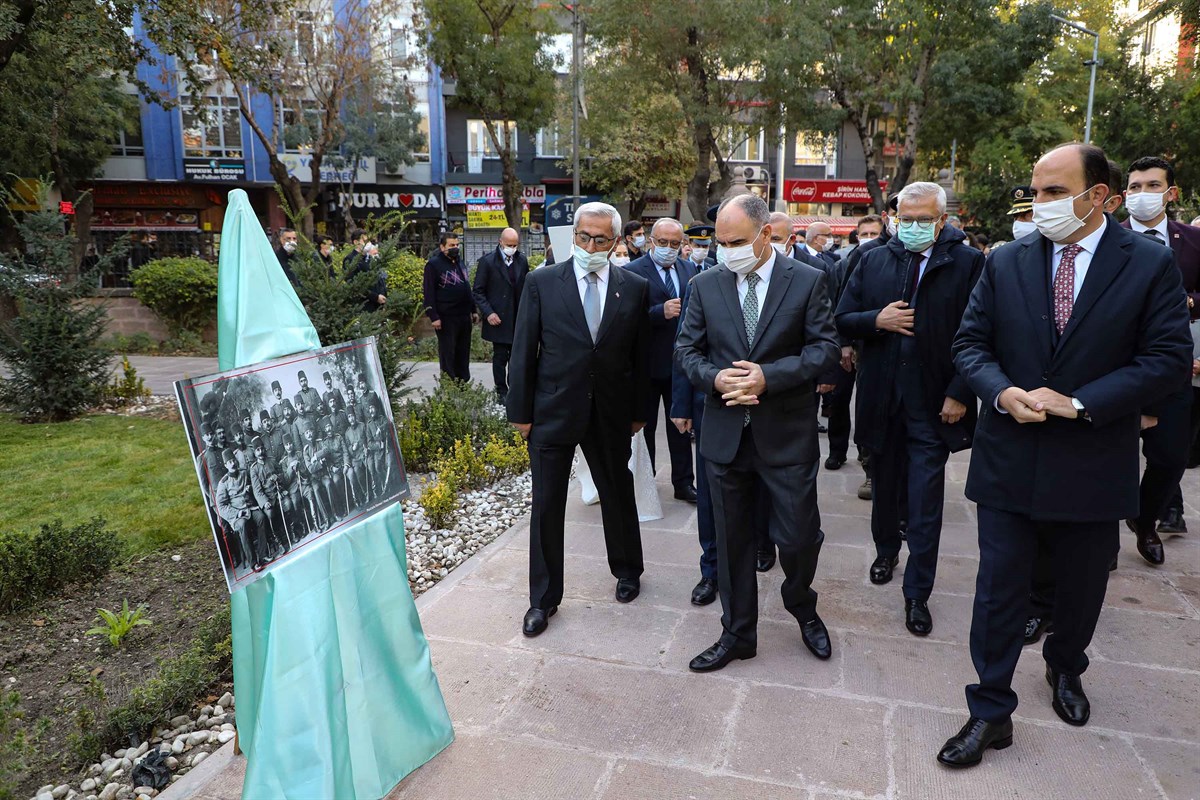 gazi mustafa kemal ataturk u aramizdan ayrilisinin 82 yilinda saygiyla andik