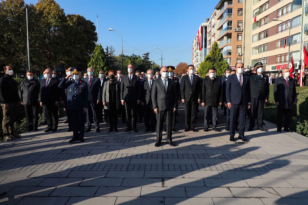 gazi mustafa kemal ataturk u aramizdan ayrilisinin 82 yilinda saygiyla andik
